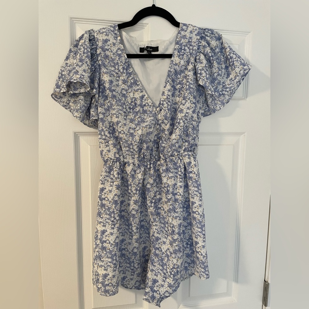 Lulu’s blue floral romper size small - Picture 6 of 7